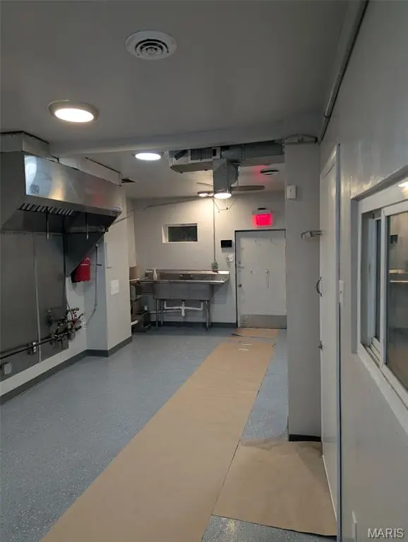 7954 North Broadway, St Louis, MO 63147