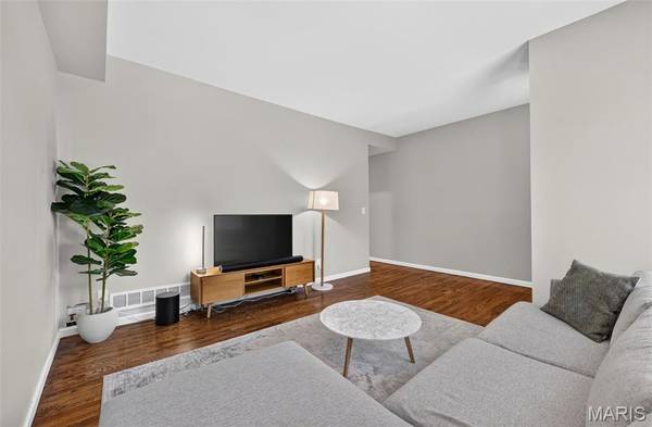 4429 Oakland AVE, St Louis, MO 63110