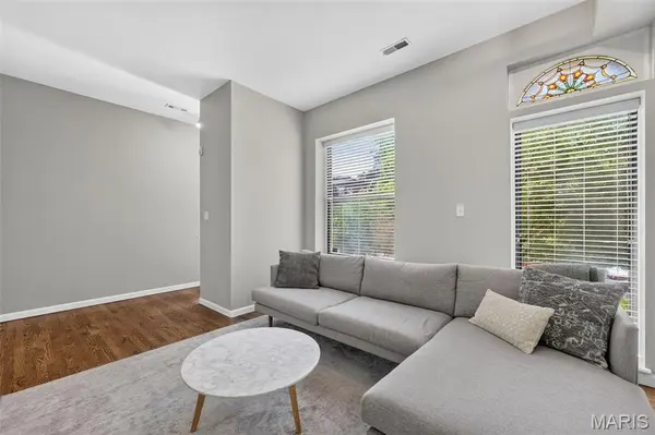 4429 Oakland AVE, St Louis, MO 63110