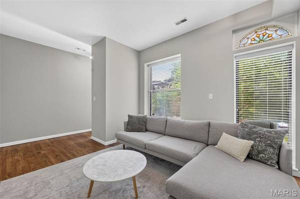 4429 Oakland AVE, St Louis, MO 63110