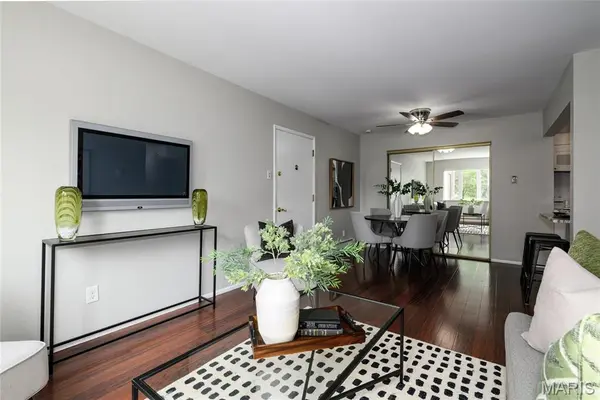 10083 Sakura DR #C, St Louis, MO 63128