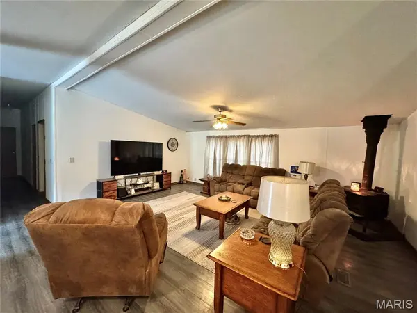 600 Hidden Lake RD, De Soto, MO 63020