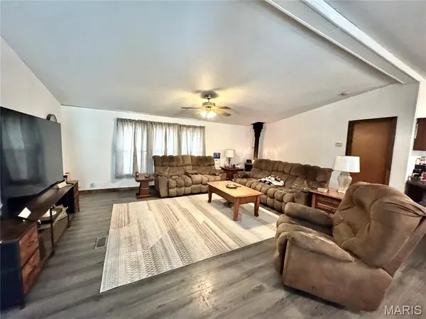 600 Hidden Lake RD, De Soto, MO 63020