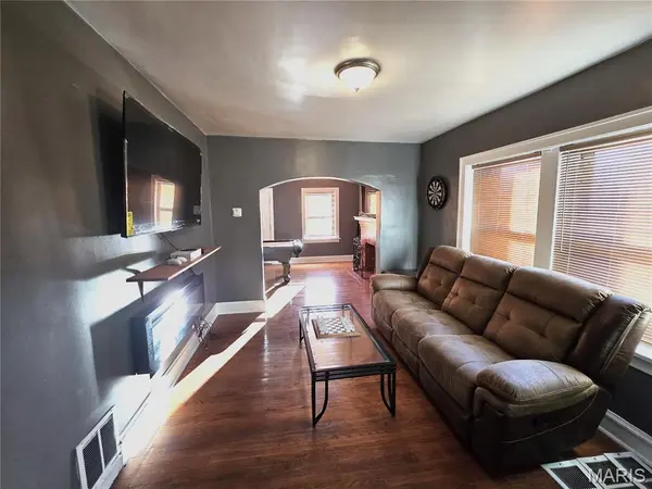 4649 Lee AVE, St Louis, MO 63115