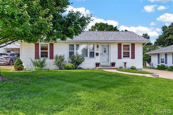 1817 W Clark ST, St Charles, MO 63301