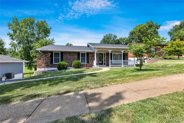 391 Crestbury DR, Ballwin, MO 63011