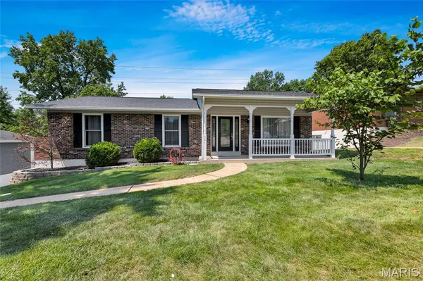 391 Crestbury DR, Ballwin, MO 63011
