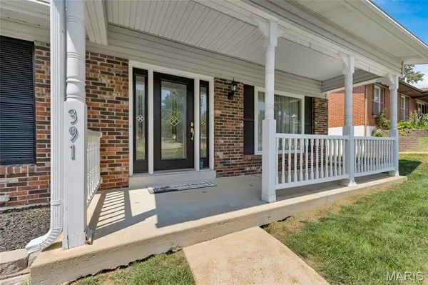 391 Crestbury DR, Ballwin, MO 63011
