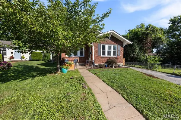 423 Heman DR, Kirkwood, MO 63122
