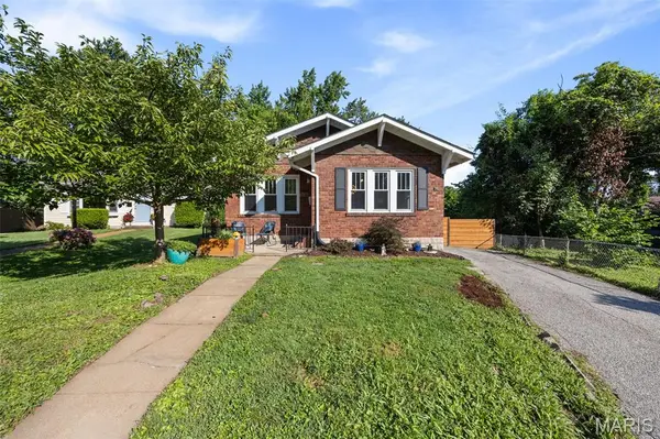 423 Heman DR, Kirkwood, MO 63122