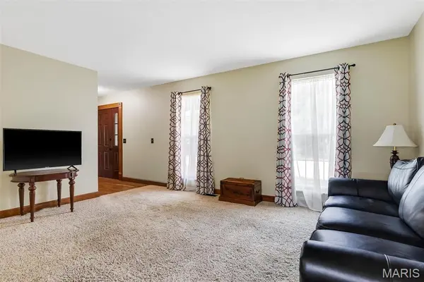 13 Tremaine CT, St Charles, MO 63304