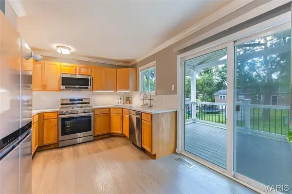 9 Lori CIR, Maryland Heights, MO 63043