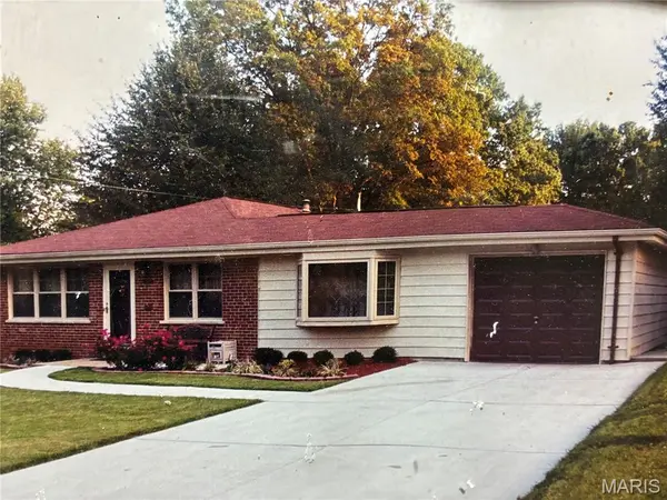 1146 Siebe DR, St Louis, MO 63137
