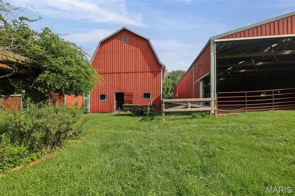 5842 Saxtown RD, Millstadt, IL 62260