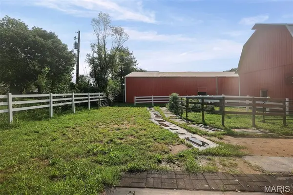 5842 Saxtown RD, Millstadt, IL 62260
