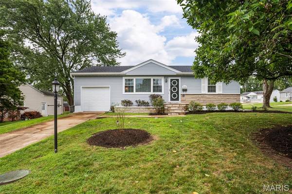 7660 General Sheridan LN, Affton, MO 63123