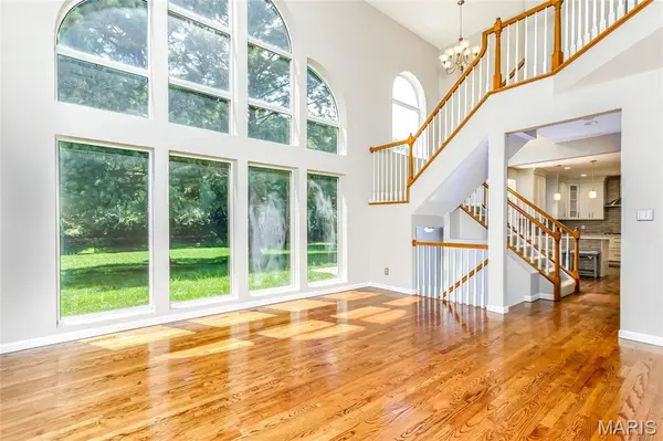 876 Kiefer Trails DR, Ballwin, MO 63021