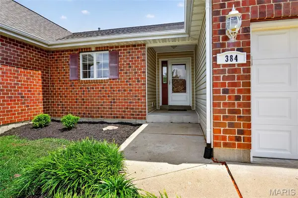 384-386 Shadow Pines DR, Wentzville, MO 63385