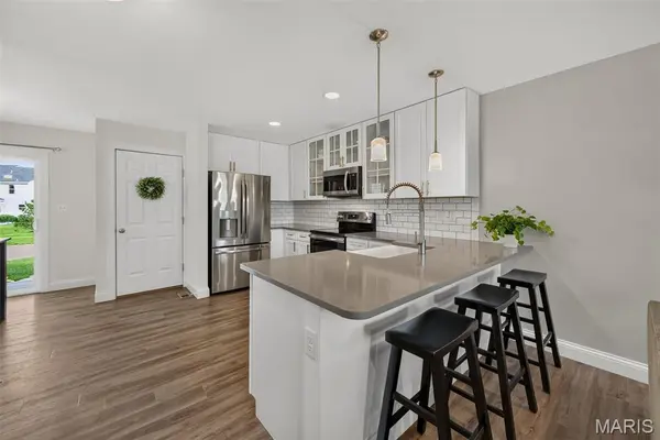 1853 Basston DR, Maryland Heights, MO 63146
