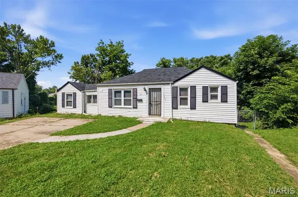 41 Henquin DR, St Louis, MO 63135