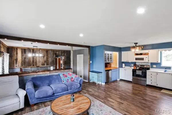 325 Lake Shore DR, St Clair, MO 63077