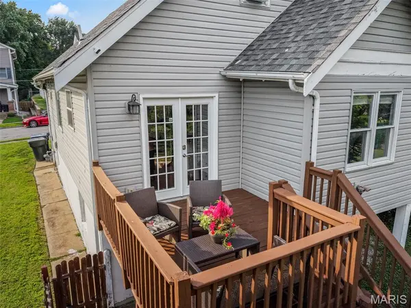 3206 Byron PL, St Louis, MO 63143