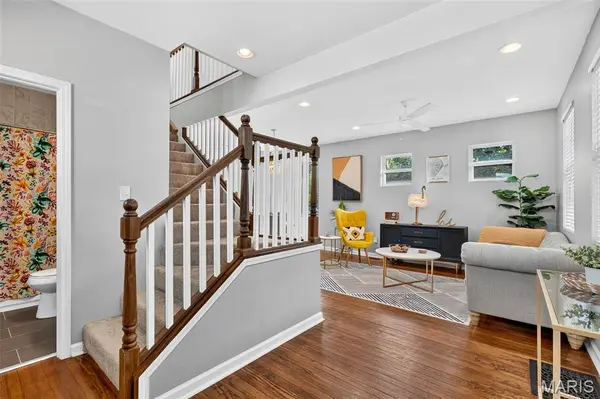 3206 Byron PL, St Louis, MO 63143