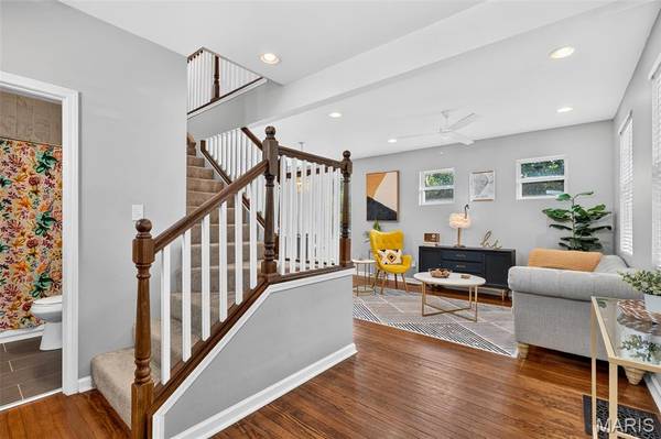3206 Byron PL, St Louis, MO 63143