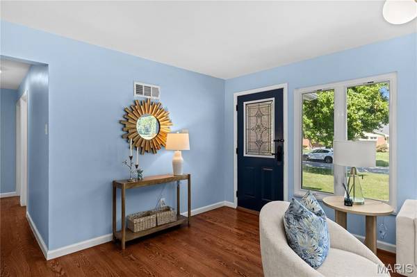 1133 Olivaire LN, Olivette, MO 63132