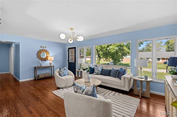 1133 Olivaire LN, Olivette, MO 63132
