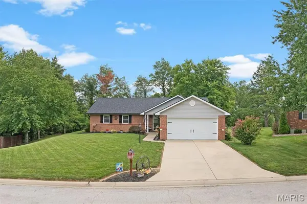 22 Three Wood DR, Belleville, IL 62220