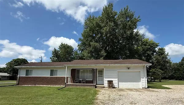 1003 W Main ST, Ramsey, IL 62080