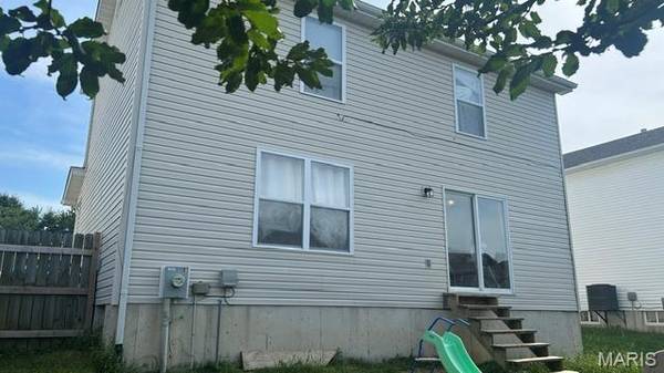 27 Silver Spur DR, Winfield, MO 63389