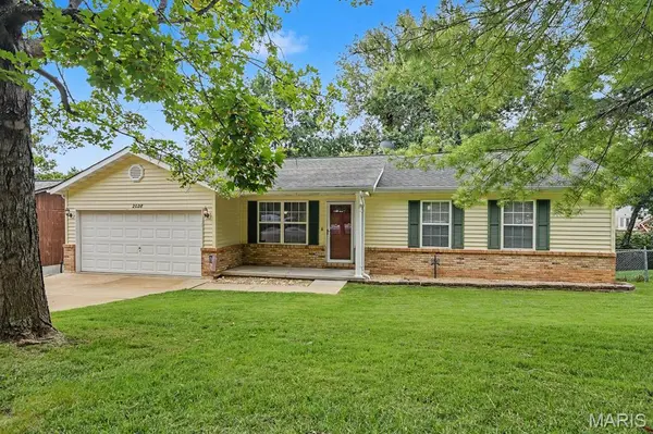 2028 Waybridge LN, Fenton, MO 63026