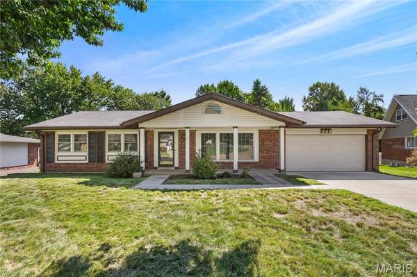 7 Greymore DR, Chesterfield, MO 63017