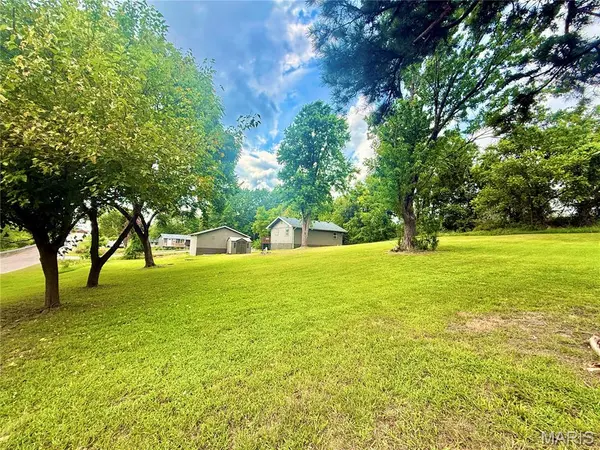 86 Court AVE, Camdenton, MO 65020