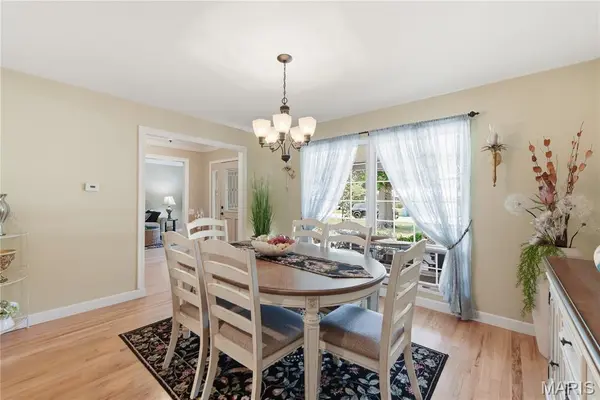 356 Elmcrest DR, Ballwin, MO 63011