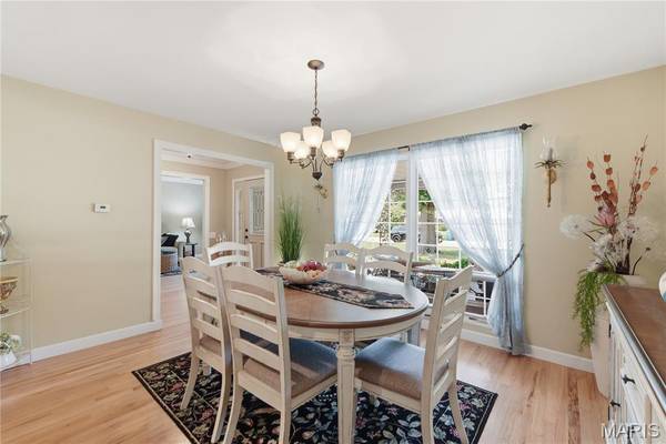 356 Elmcrest DR, Ballwin, MO 63011