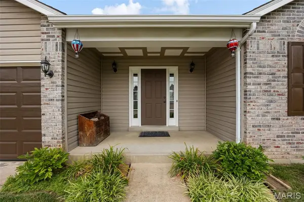 1447 Wood Haven DR, St Charles, MO 63304