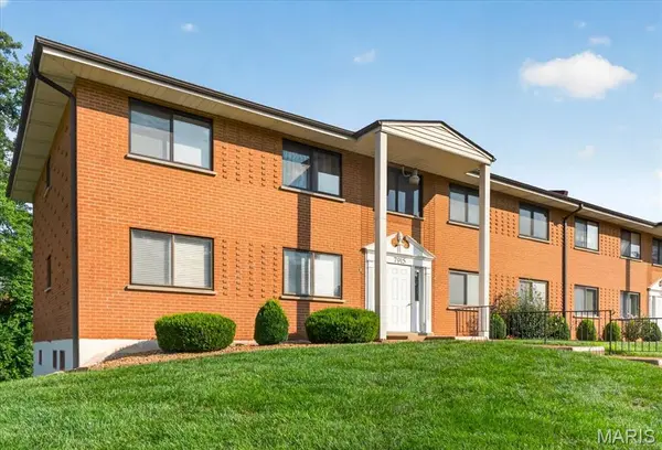 7915 Camelot LN #2, St Louis, MO 63123