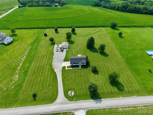 11779 Hickory Grove Pl, New London, MO 63459
