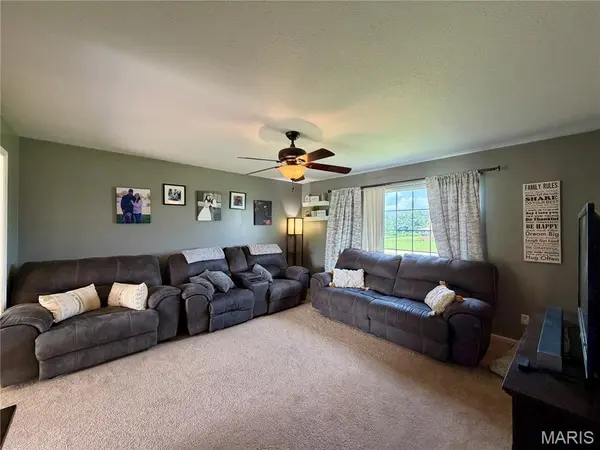 11779 Hickory Grove Pl, New London, MO 63459