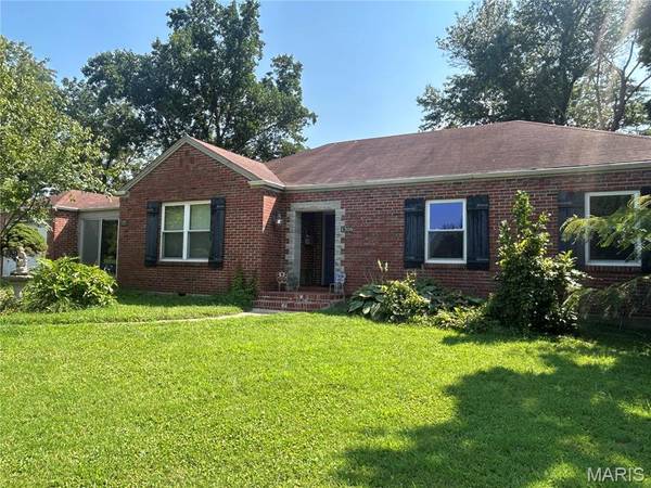 1306 E 3rd ST, Washington, MO 63090