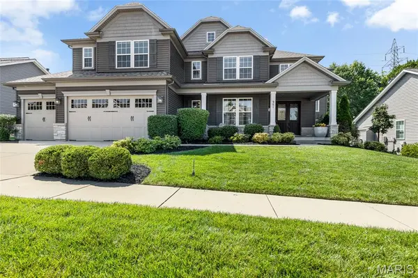 961 Chapelwood CT, Kirkwood, MO 63122
