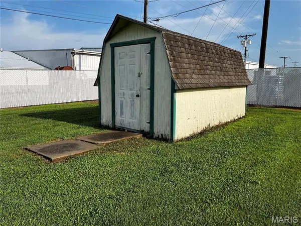 802 Summit St, Butler, MO 64730
