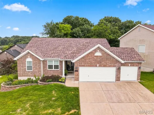8014 Pinetop DR, St Louis, MO 63129
