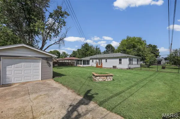 11 Oak DR, Caseyville, IL 62232