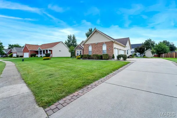 588 Manor LN, Millstadt, IL 62260