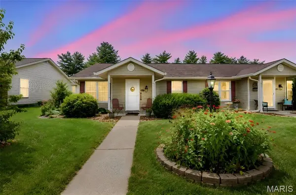 1327 Normandy DR, Godfrey, IL 62035