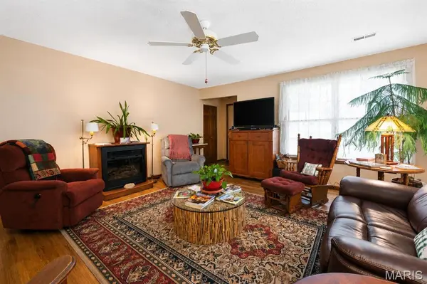 1327 Normandy DR, Godfrey, IL 62035